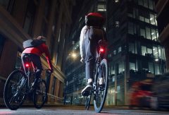 Il ciclista illuminato e l'automobilista attento